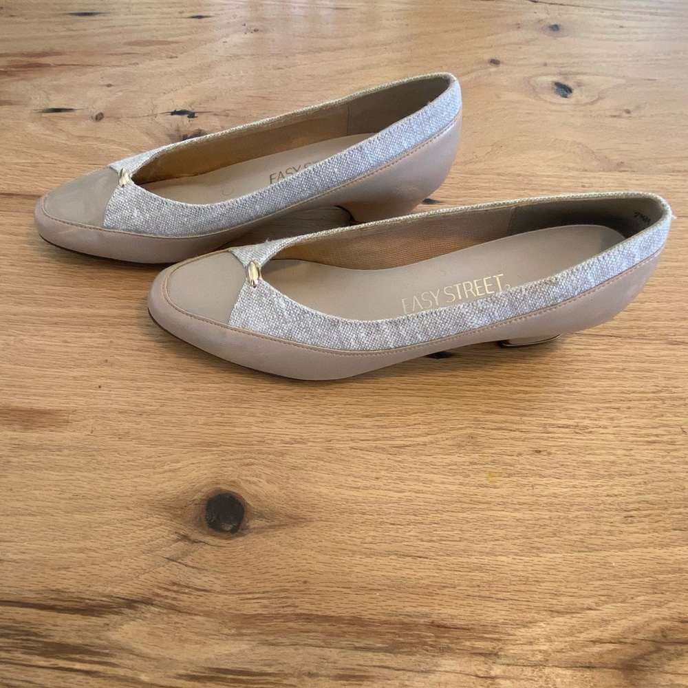 Easy Street Women's Taupe and‎ Beige Heels 7 Preloved - Picture 4 of 8